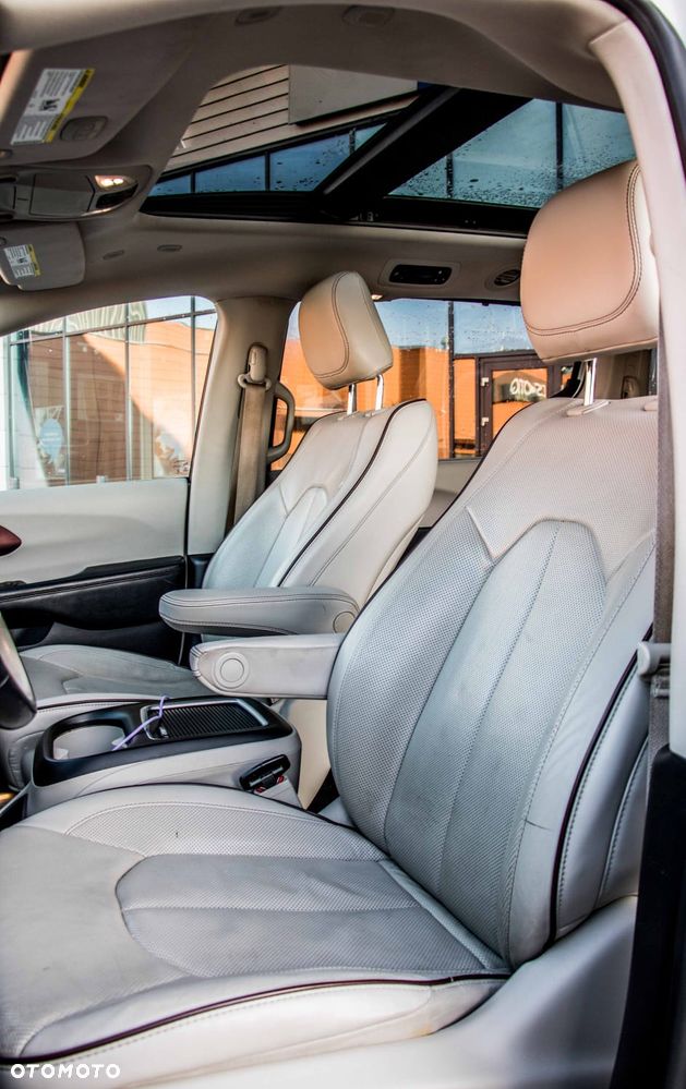Chrysler Pacifica - 15