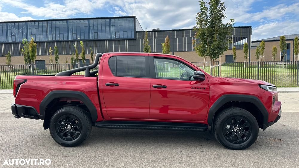 Toyota Hilux 2.8D 204CP 4x4 Double Cab AT MHEV Invincible Color Edition (6Y2) - 5