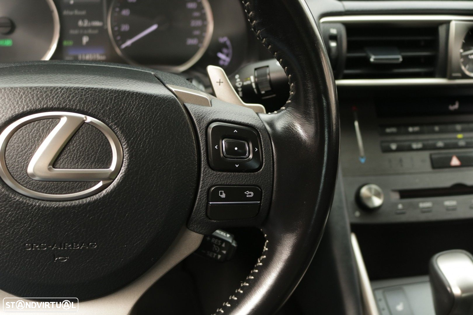 Lexus IS 300H Executive - 37