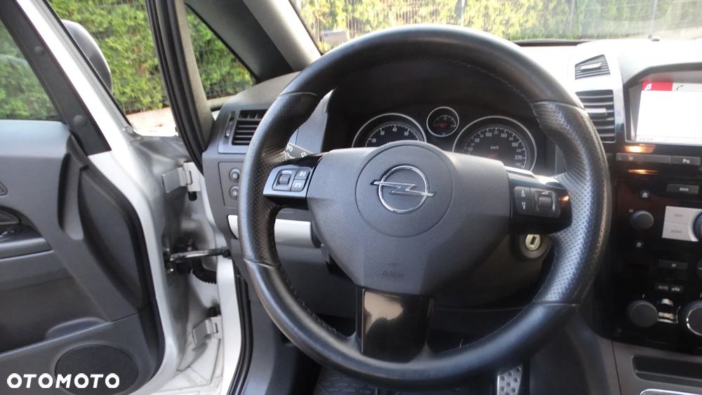 Opel Zafira 1.8 Cosmo - 24