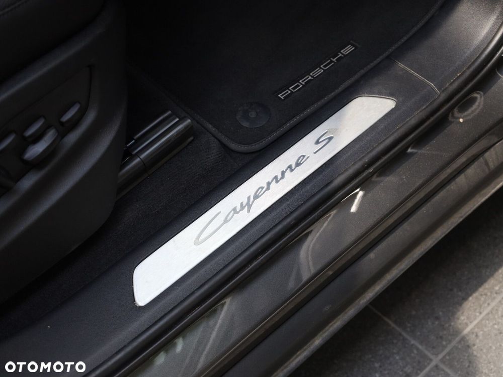 Porsche Cayenne - 25