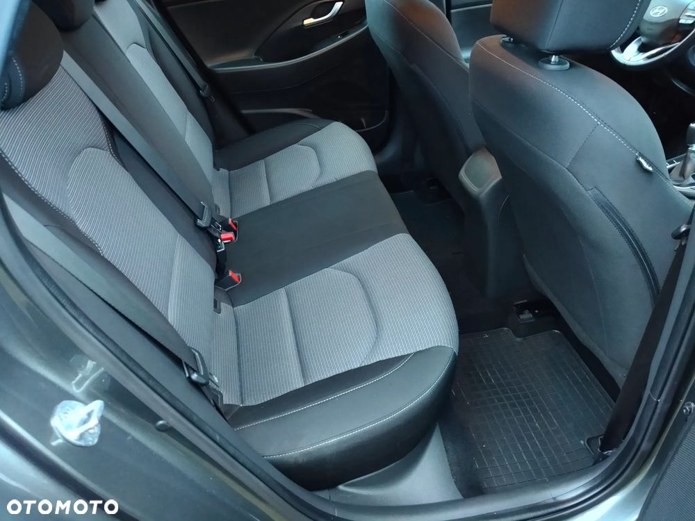 Hyundai i30 1.5 DPI Classic + - 11