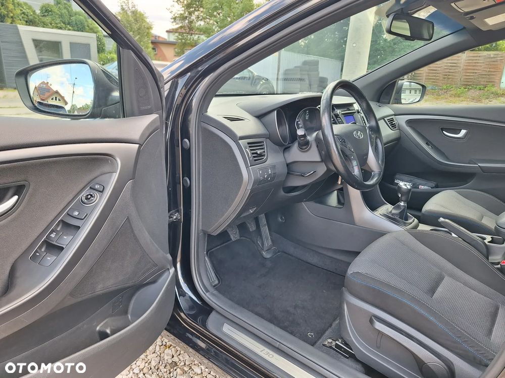 Hyundai i30 blue Kombi 1.6 GDi Passion - 21