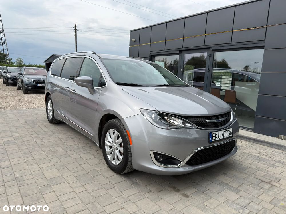 Chrysler Pacifica - 2