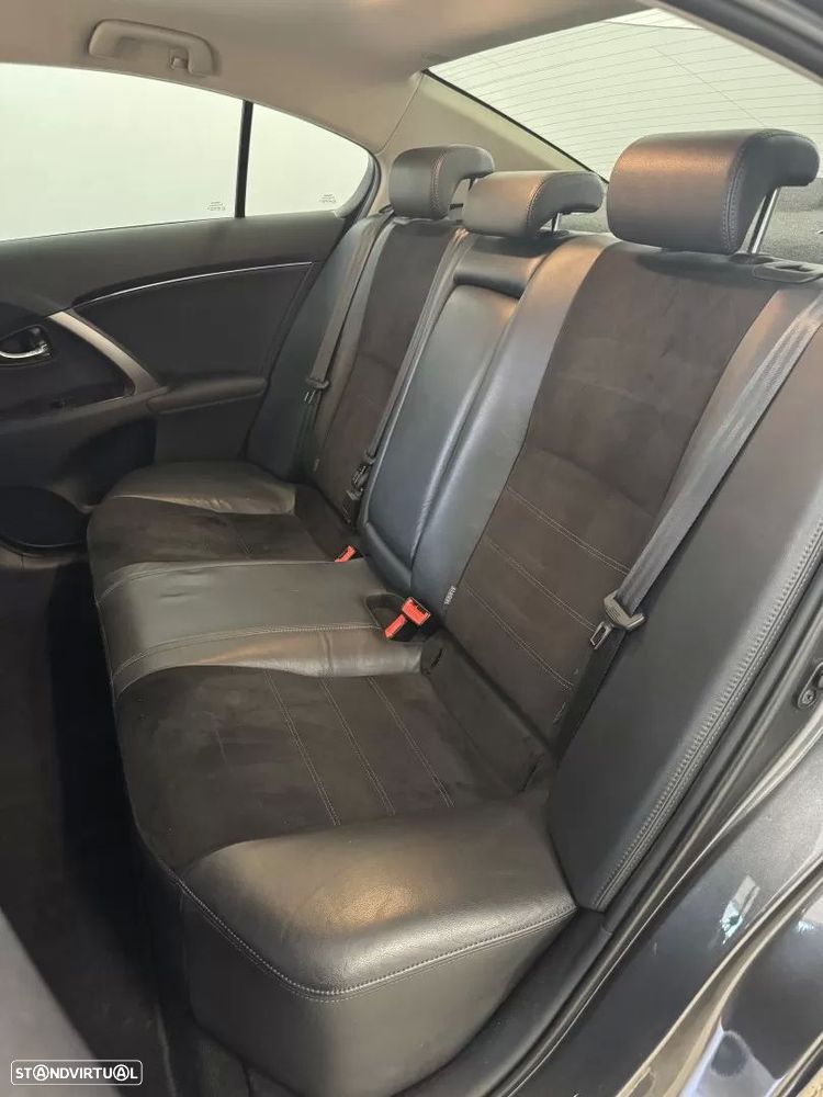 Toyota Avensis SD 2.0 D-4D Exclusive +Navi - 8