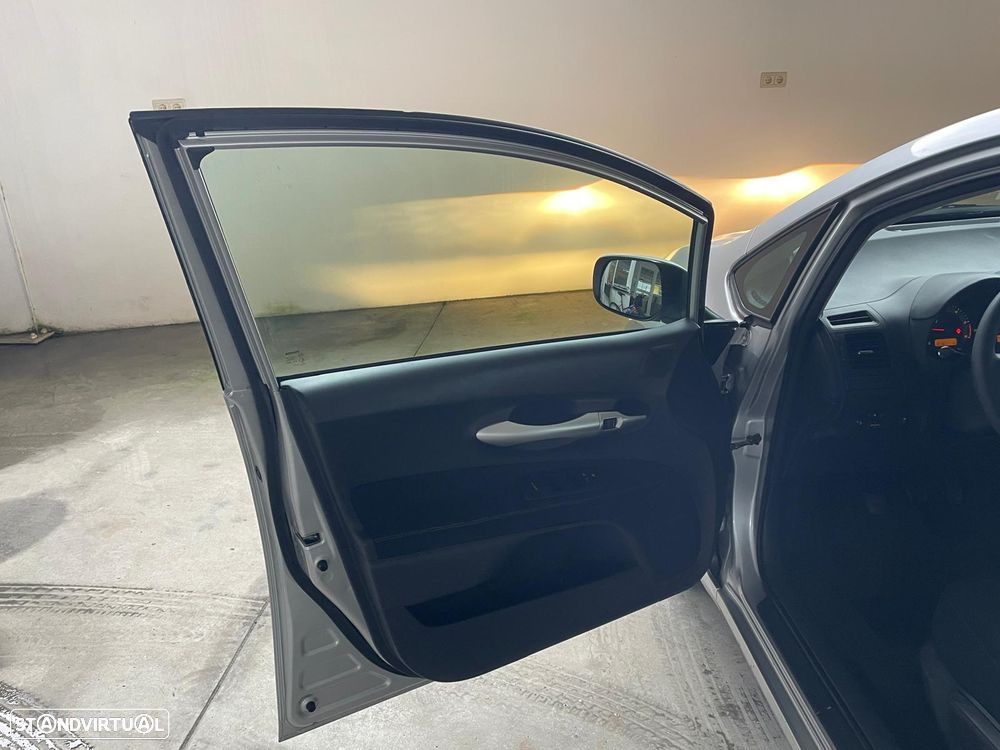 Toyota Auris 1.4 D-4D Cool - 17