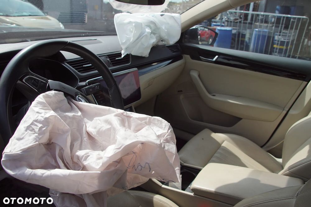 Auto na części - Skoda Superb III 2.0 TDI 190 KM DFHA TCX LF9R 2018R Silnik Skrzynia Drzwi Błotnik Zderzak Klapa Lampa Lusterko Klamka Szyba Deska Kokpit Sterownik Moduł Czujnik Licznik Wyświetlacz Panel Kierownica - 12