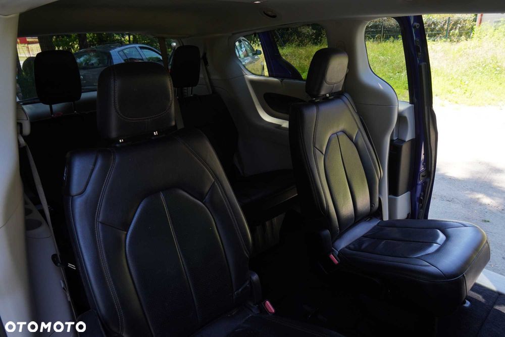 Chrysler Pacifica - 7