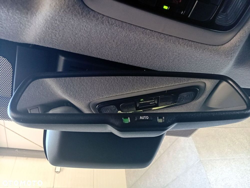 Toyota Yaris Hybrid 1.5 Style - 24