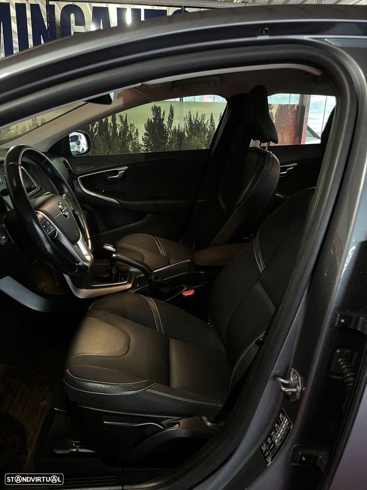 Volvo V40 2.0 D3 Momentum - 23