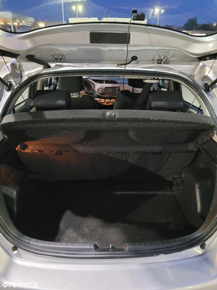 Toyota Yaris 1.33 Premium - 11