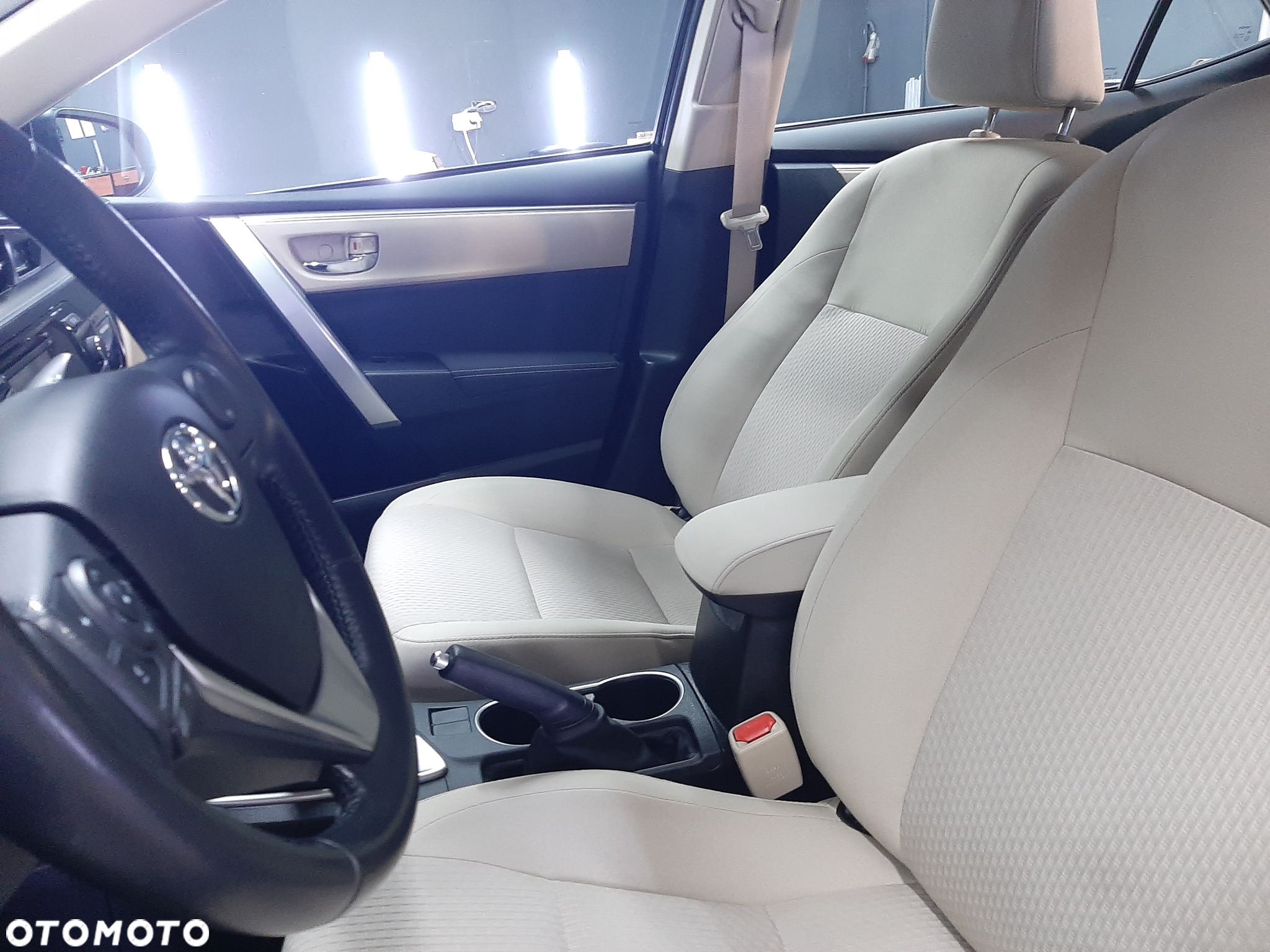 Toyota Corolla 1.6 Premium - 13