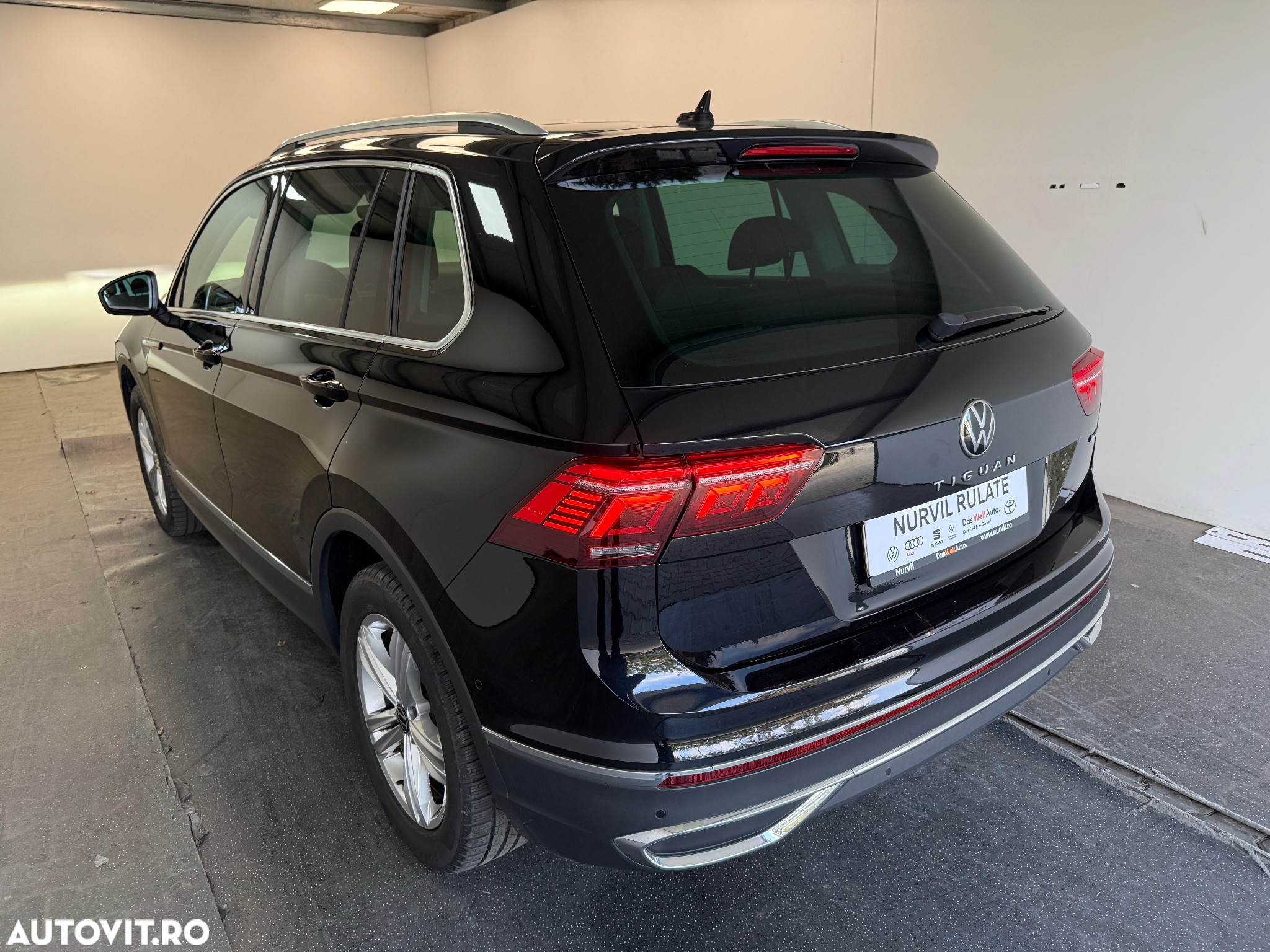 Volkswagen Tiguan 2.0 TDI SCR 4MOTION DSG Elegance - 35