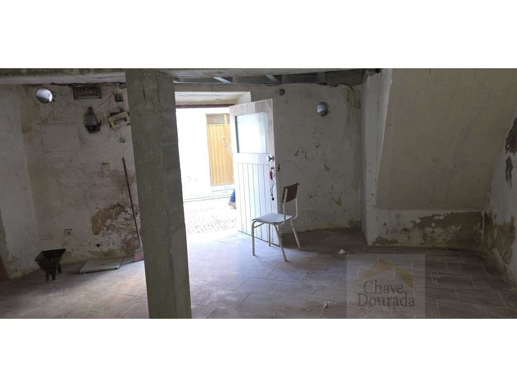 Prédio na Baixa de Coimbra com 3 T1´s - Grande imagem: 4/24