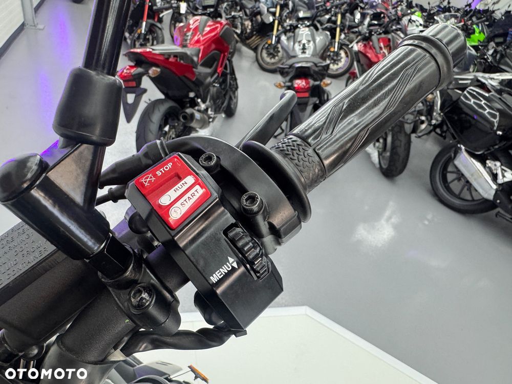 Yamaha MT - 24