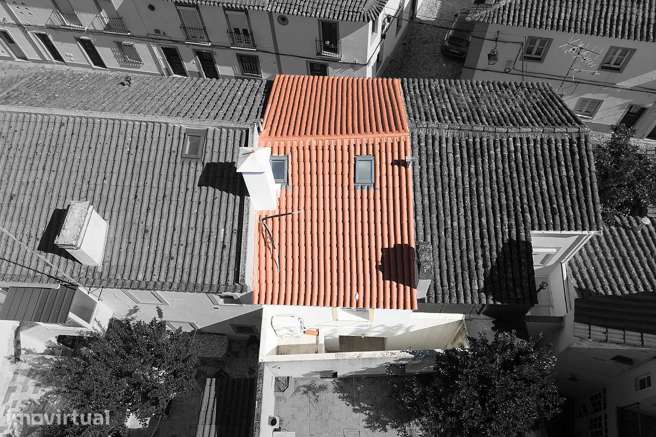 Moradia T2 de Rés do Chão e 1º Andar c/ Saguão no Centro Histórico de - Grande imagem: 3/27