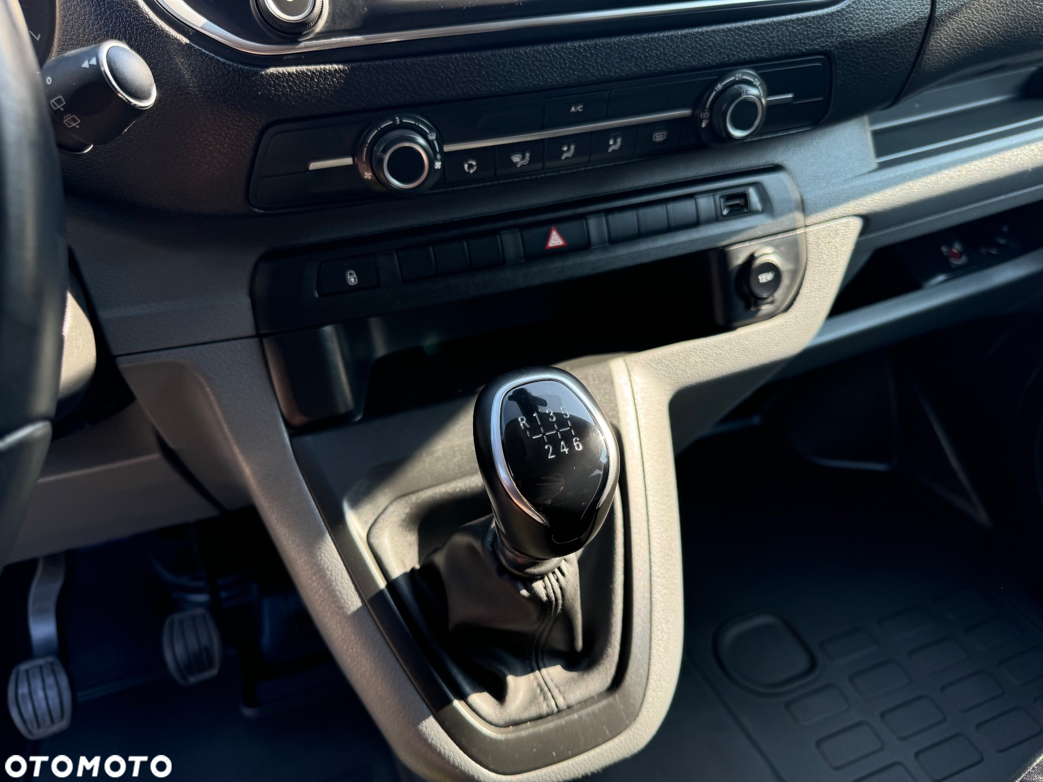 Opel Vivaro - 25