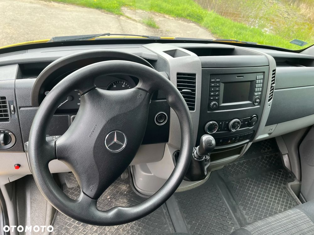 Mercedes-Benz Sprinter - 11