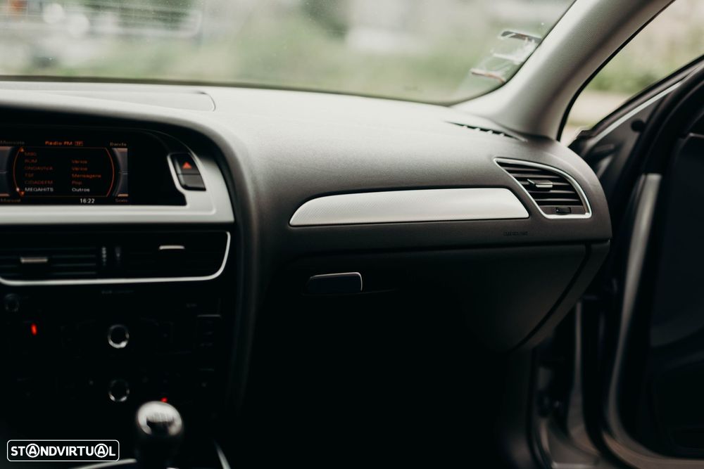 Audi A4 Avant 2.0 TDI Advance - 35