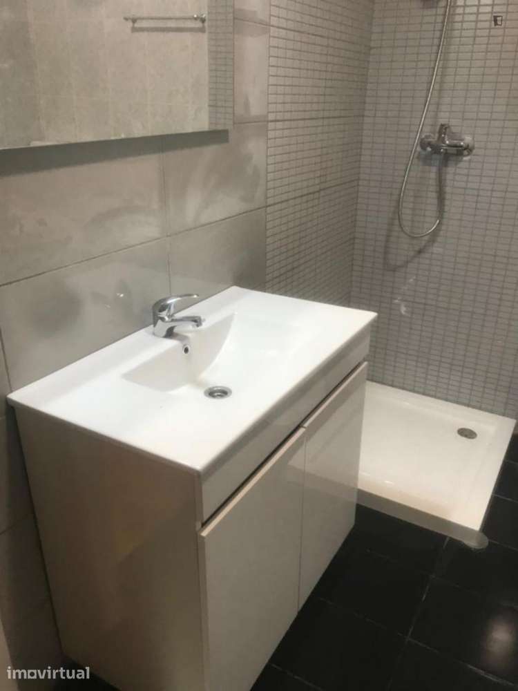 Quarto - localizado em Cedofeita Porto - Grande imagem: 4/15