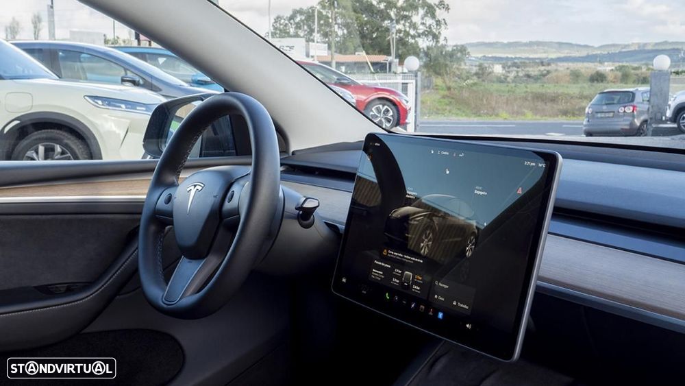 Tesla Model Y Long Range Dual Motor AWD - 29