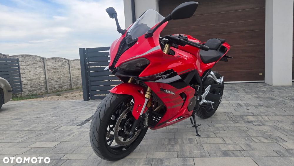 QJMOTOR SRK 800RR - 1