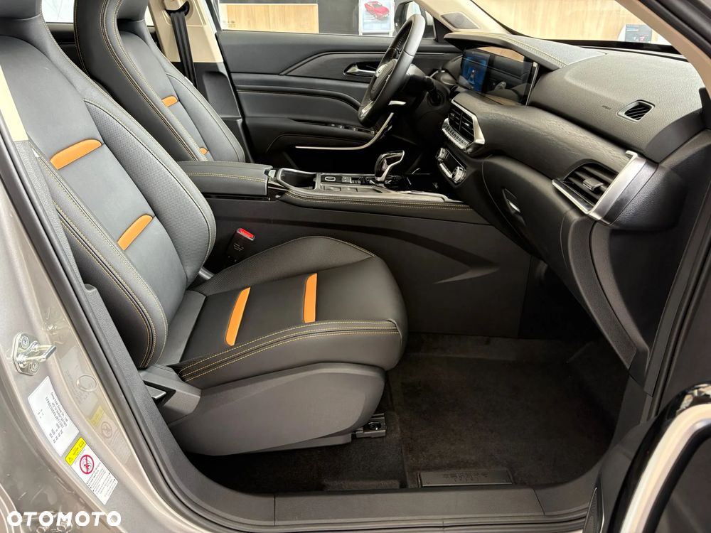 Bestune T77 1.5T Business DCT - 9