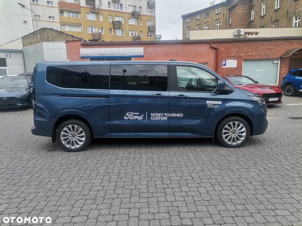 Ford Tourneo Custom 2.0 EcoBlue 320 L2 Titanium - 12