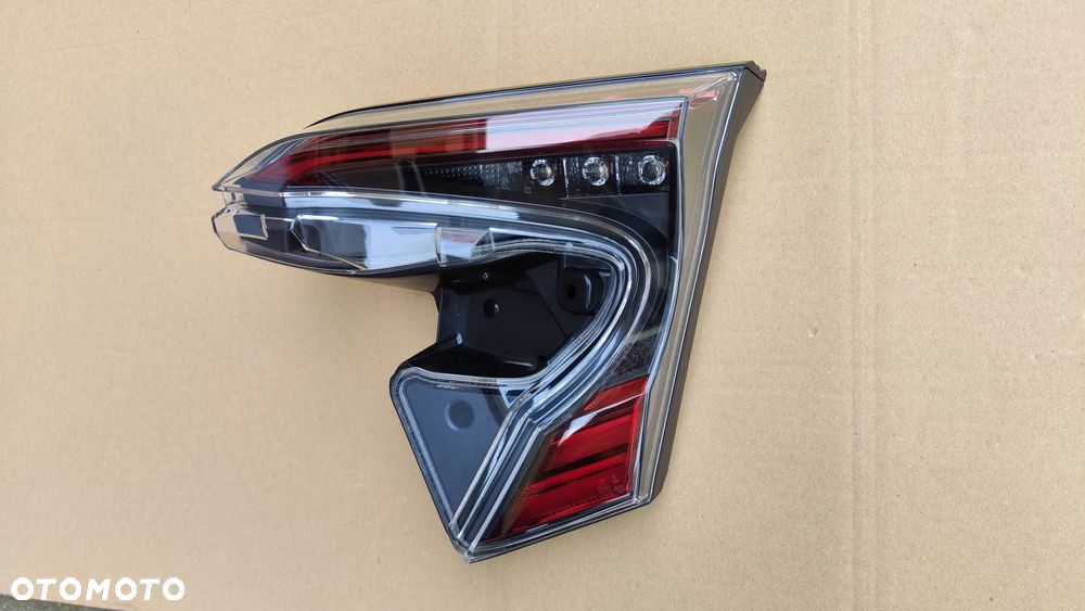 Toyota C-HR 16- Lampa Tylna z LED Prawa w Klapę