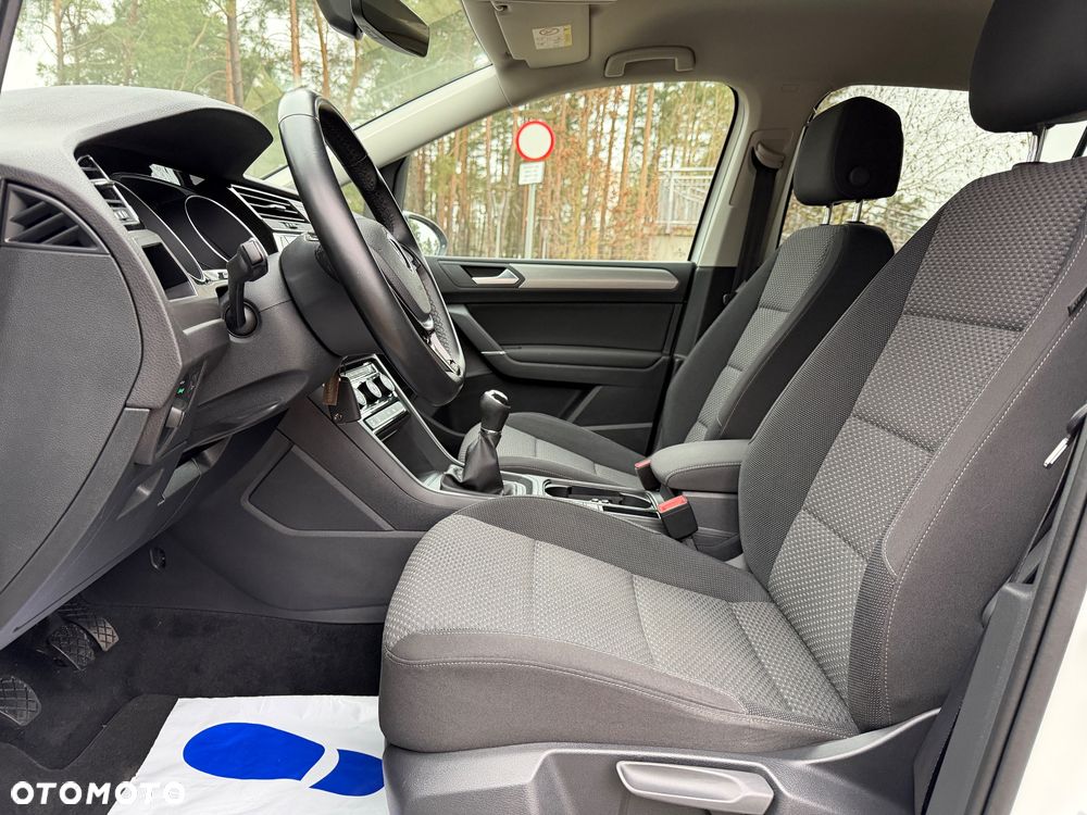 Volkswagen Touran - 16