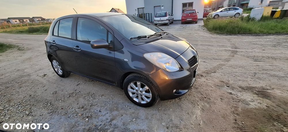 Toyota Yaris 1.3 Sol - 1