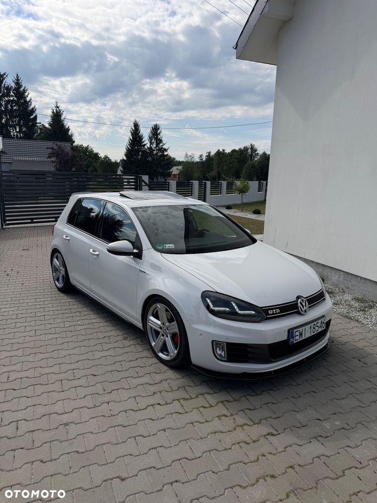 Volkswagen Golf - 1