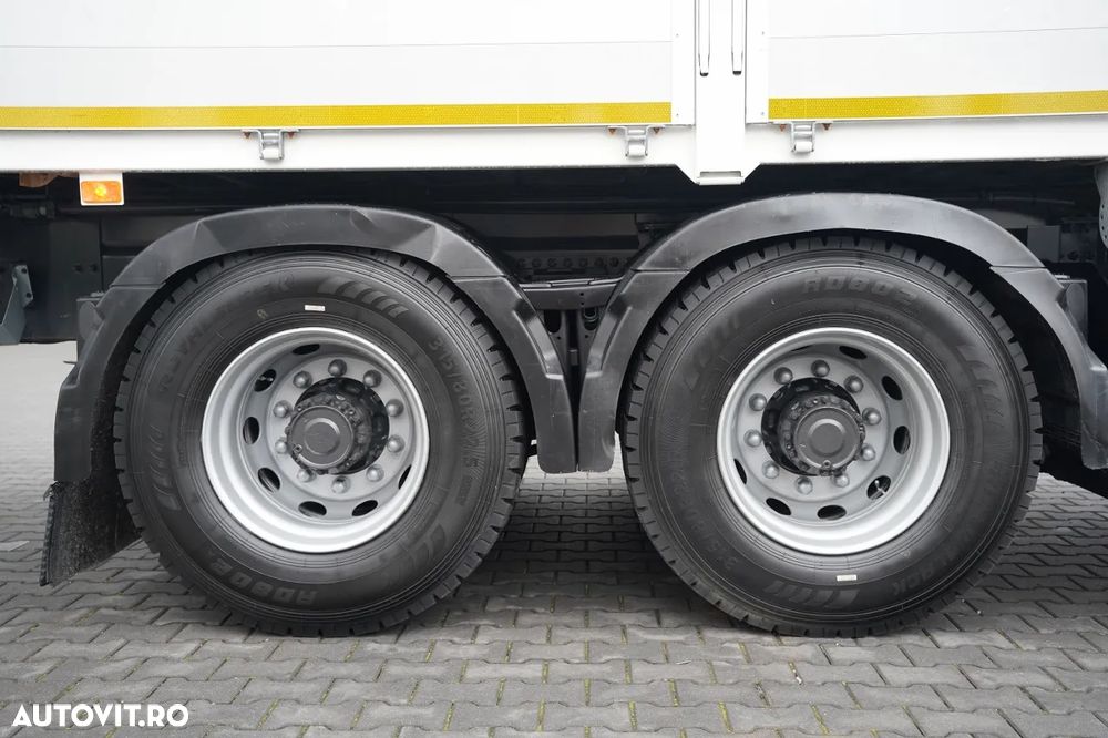 Renault C 380 / 6x4 / LIVRARE 6,7 m / + HDS FASSI F215A / MAX 5.600 KG / ROTATOARE / ANVELOPE 100% / EURO 6 - 26