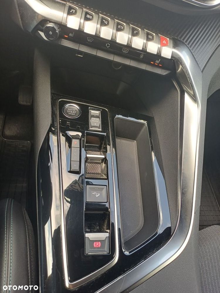 Peugeot 3008 1.2 PureTech Allure Pack S&S EAT8 - 17