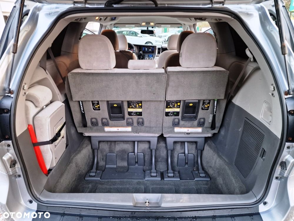 Toyota Sienna - 18