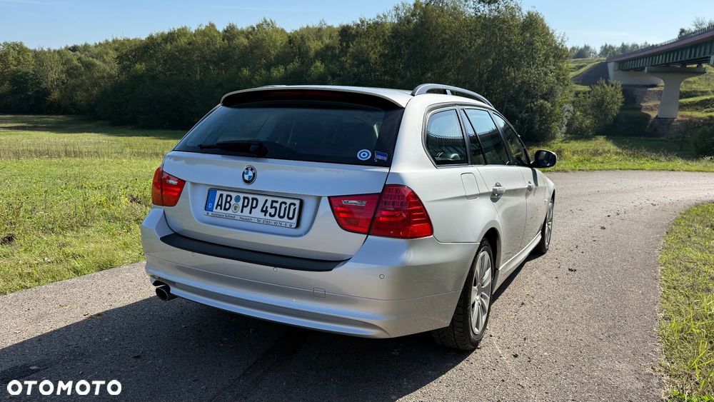 BMW Seria 3 320d xDrive - 10