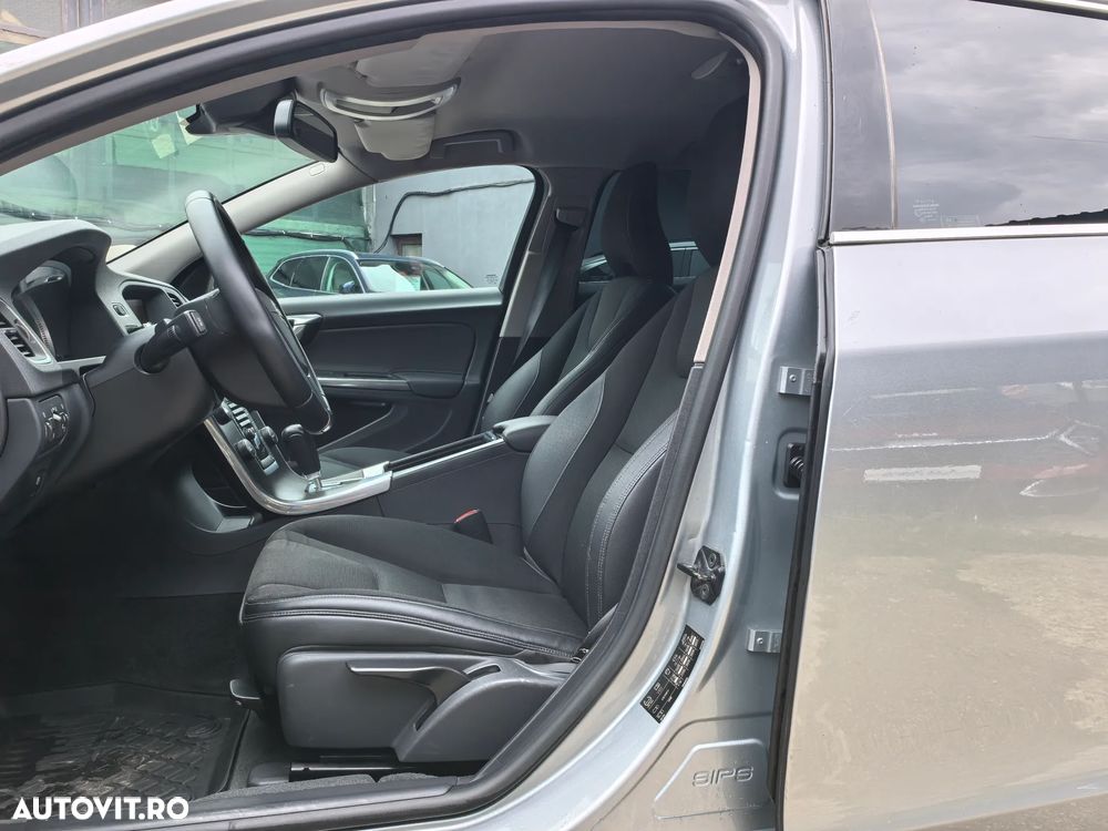 Volvo V60 D4 Geartronic Momentum - 12