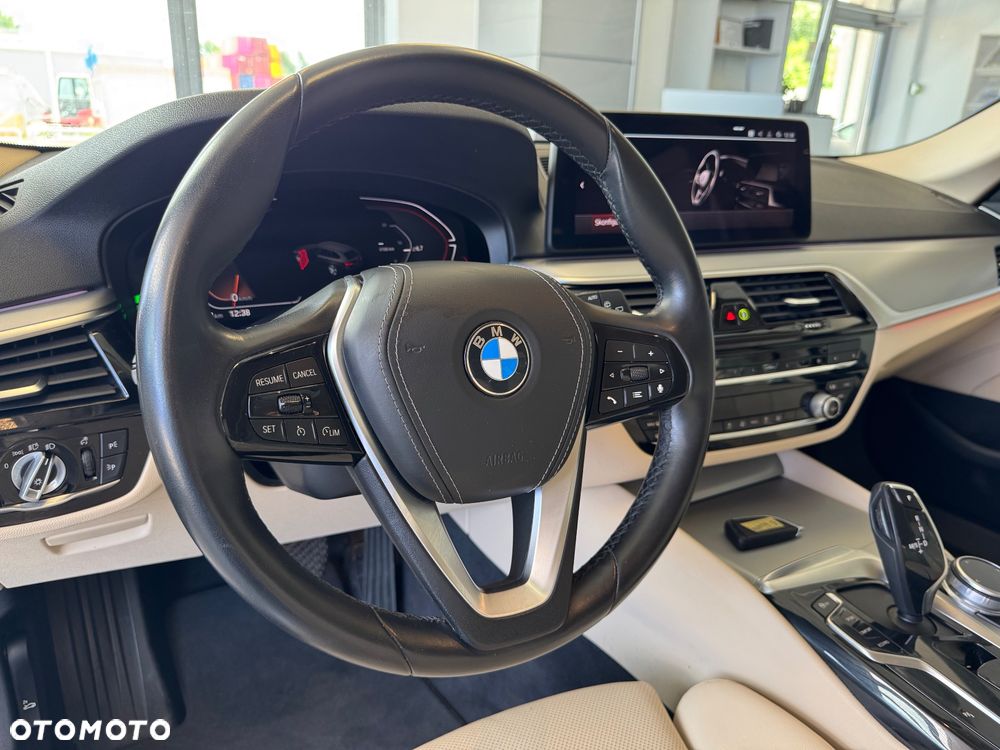 BMW Seria 5 520d xDrive - 12
