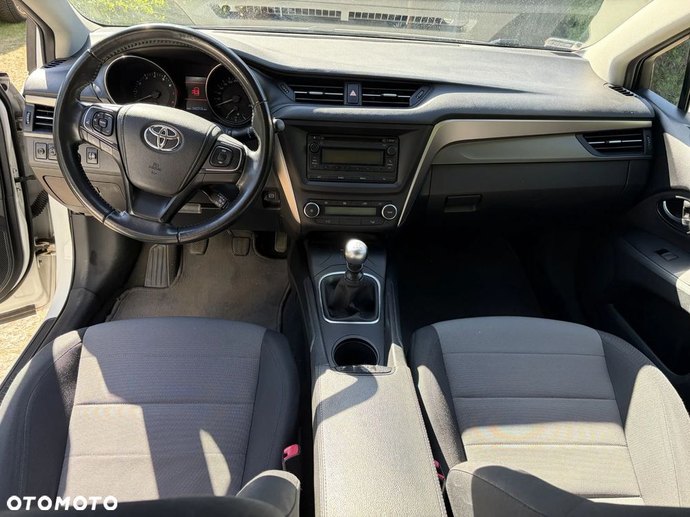 Toyota Avensis 1.8 Active - 6