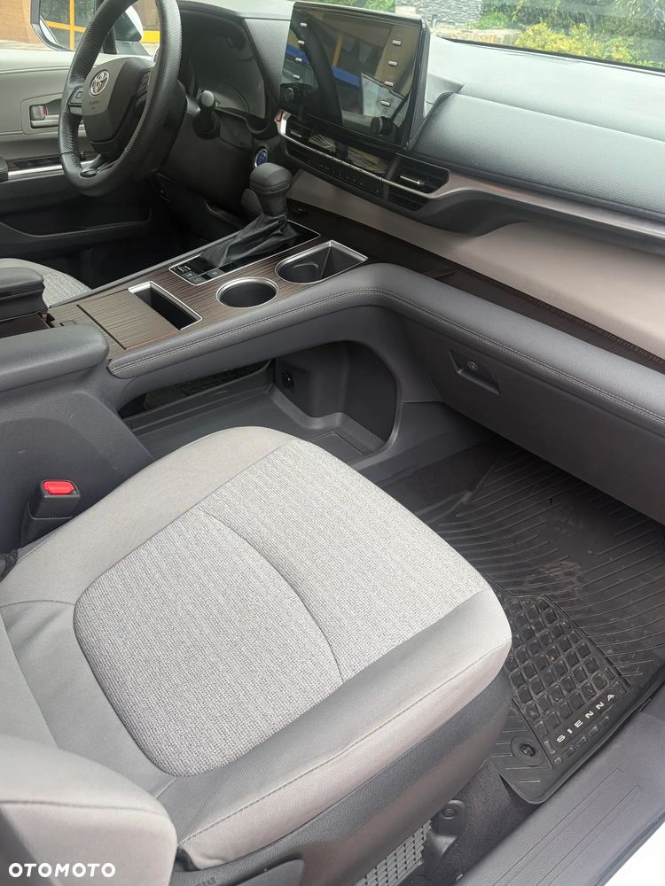 Toyota Sienna - 33