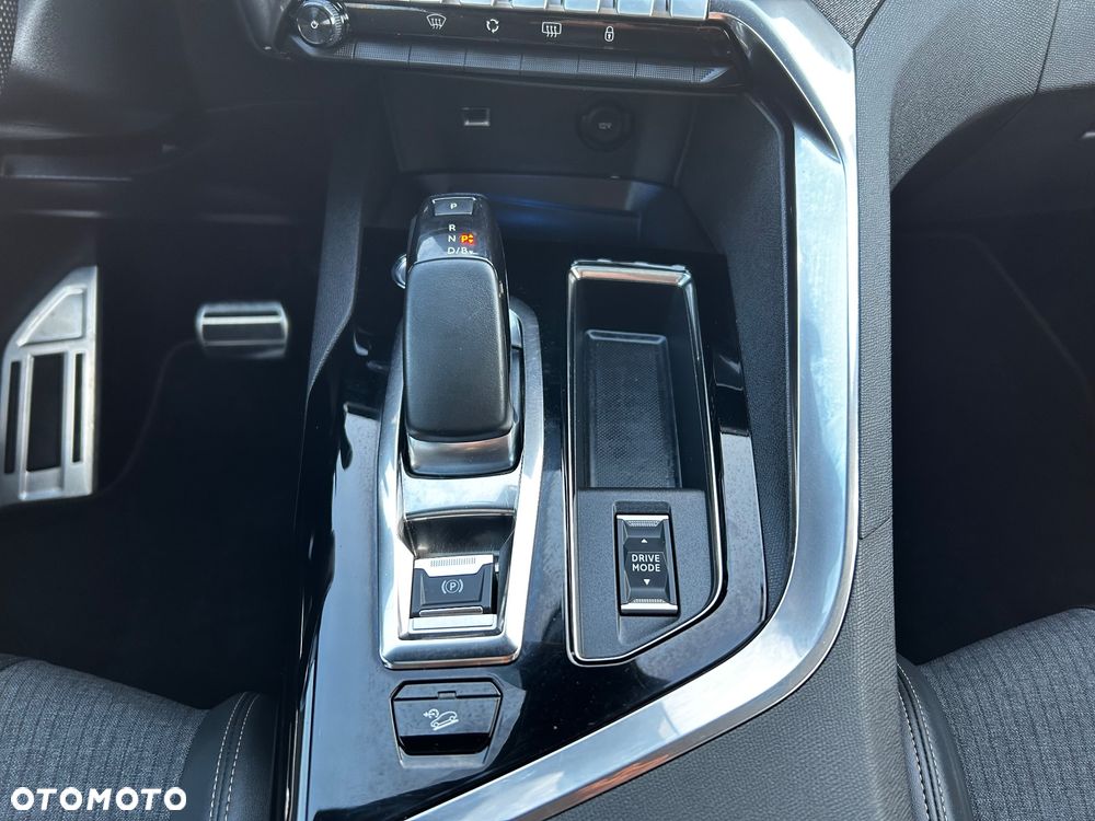 Peugeot 3008 1.6 PureTech HYbrid4 GT Line S&S EAT8 - 29