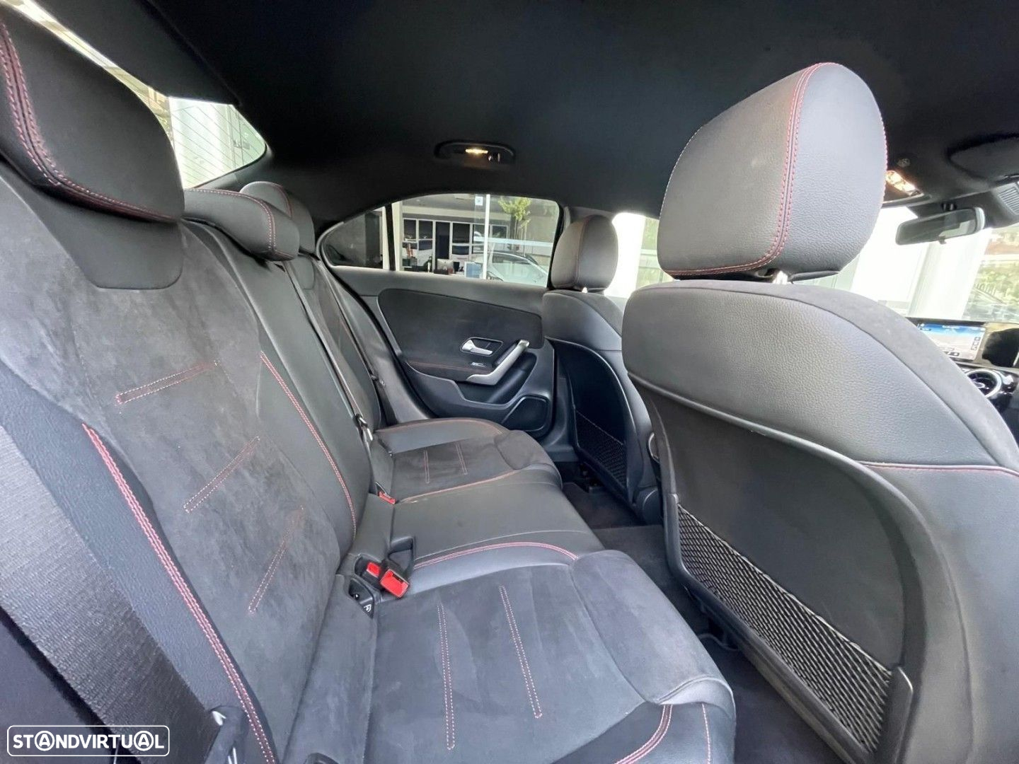 Mercedes-Benz A 250 Limousine e AMG Line - 19