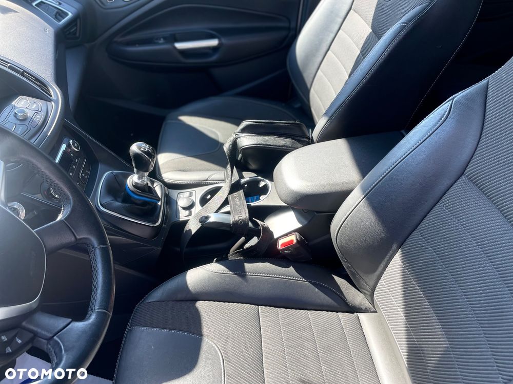 Ford Kuga 2.0 TDCi 2x4 Titanium - 15