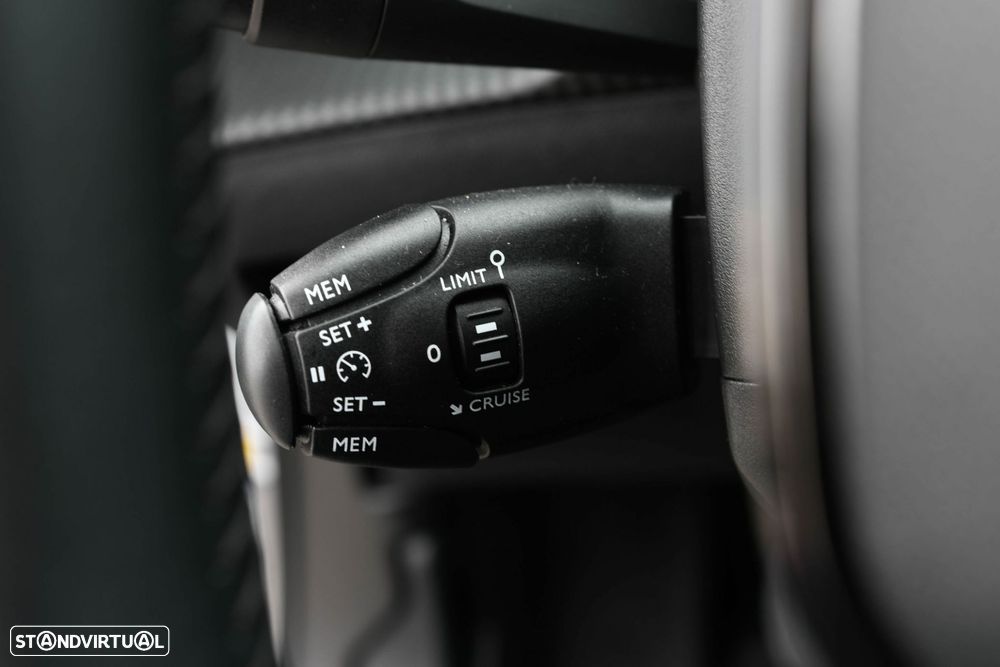 Peugeot 2008 1.2 Allure - 29