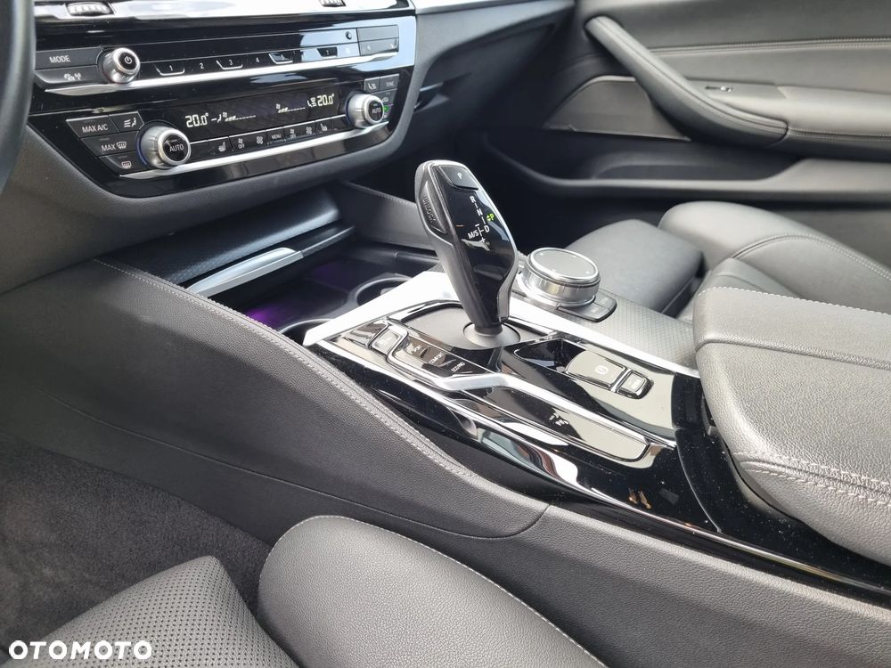 BMW Seria 5 520d xDrive MHEV M Sport sport - 7
