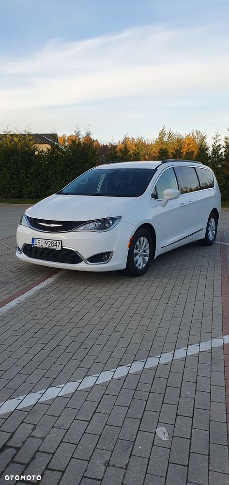 Chrysler Pacifica - 1