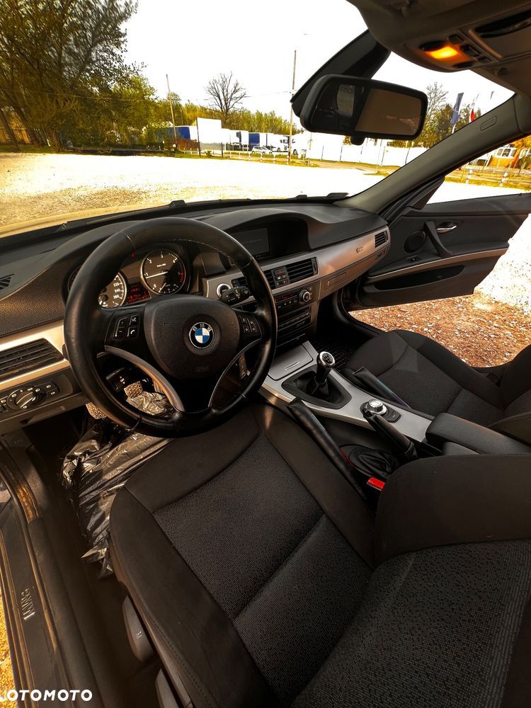 BMW Seria 3 320d Touring - 12