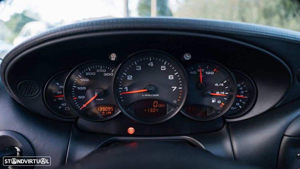 Porsche 911 (996) Carrera 4 Coupé - 29
