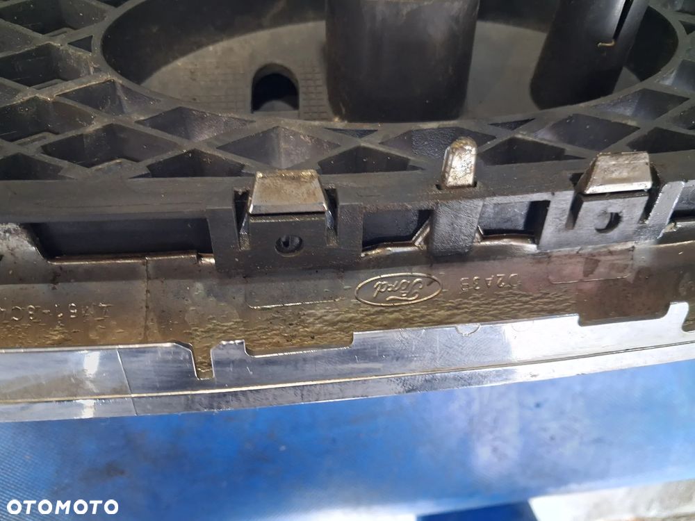Grill atrapa zderzaka Ford Focus Mk2 przód zamek maski - 4