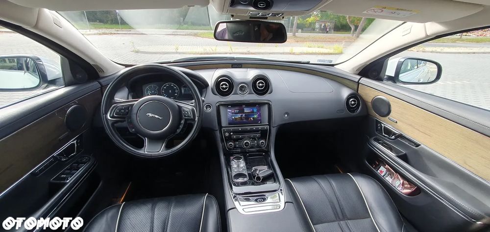 Jaguar XJ 3.0 D V6 LWB Portfolio - 9